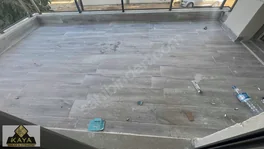 Site kalitesinde giyinme odalı ebeveyn banyolu geniş 2+1 — fotoğraf 11