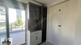 Site kalitesinde giyinme odalı ebeveyn banyolu geniş 2+1 — fotoğraf 14