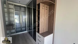 Site kalitesinde giyinme odalı ebeveyn banyolu geniş 2+1 — fotoğraf 24