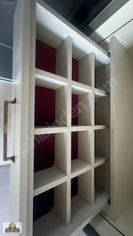 Site kalitesinde giyinme odalı ebeveyn banyolu geniş 2+1 — fotoğraf 29
